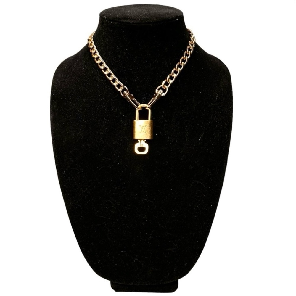 Authentic Louis Vuitton #312 Lock & Key Set on a 18K Gold Plated Chain Necklace - Picture 7 of 7
